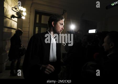 L'avocat Diitri de Beco photographié lors de la première session dans l'affaire '2013 Brussels Airport Diamond Heist' au tribunal pénal de Bruxelles, le mercredi 31 janvier 2018, où seize hommes et trois femmes sont accusés. Le 18 février 2013, une clôture de l'aéroport de Zaventem a été ouverte et un avion de Swiss Air transportant des diamants pour la société Brink's a été volé. Au total, 121 colis ont été volés pour une valeur totale d'environ 37 millions d'euros. BELGA PHOTO THIERRY ROGE Banque D'Images