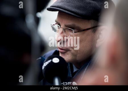 Le ministre de la Justice, Koen Geens, s'entretient avec la presse alors qu'il se dirige vers une réunion du conseil des ministres du gouvernement fédéral à Bruxelles, le vendredi 02 février 2018. BELGA PHOTO JASPER JACOBS Banque D'Images