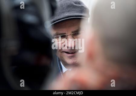 Le ministre de la Justice, Koen Geens, s'entretient avec la presse alors qu'il se dirige vers une réunion du conseil des ministres du gouvernement fédéral à Bruxelles, le vendredi 02 février 2018. BELGA PHOTO JASPER JACOBS Banque D'Images