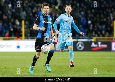 Le club Brandon Mechele se bat pour le ballon lors du match Jupiler Pro League entre le Club Brugge et Sporting Charleroi, à Brugge, dimanche 04 février 2018, le 25 jour de la Jupiler Pro League, la saison belge de championnat de football 2017-2018. BELGA PHOTO KURT DESPLENTER Banque D'Images