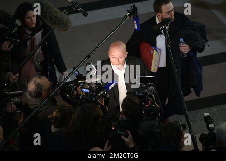 L'avocat Sven Mary, représentant Abdeslam photographié le premier jour du procès d'Abdeslam et d'Ayari pour tentative de meurtre dans un contexte terroriste, sur 15 mars dans la rue Dries - Driesstraat dans Forest - Vorst, à Bruxelles, devant le tribunal pénal de Bruxelles, le lundi 05 février 2018. Au cours de la fusillade, cinq policiers ont été blessés et un terroriste présumé, Mohamed Belkaid, a été tué. Le tir s'est produit lors d'une fouille de l'appartement, dans le cadre de l'enquête sur les attentats terroristes de Paris. BELGA PHOTO YORICK JANSENS Banque D'Images