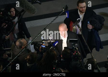 L'avocat Sven Mary, représentant Abdeslam photographié le premier jour du procès d'Abdeslam et d'Ayari pour tentative de meurtre dans un contexte terroriste, sur 15 mars dans la rue Dries - Driesstraat dans Forest - Vorst, à Bruxelles, devant le tribunal pénal de Bruxelles, le lundi 05 février 2018. Au cours de la fusillade, cinq policiers ont été blessés et un terroriste présumé, Mohamed Belkaid, a été tué. Le tir s'est produit lors d'une fouille de l'appartement, dans le cadre de l'enquête sur les attentats terroristes de Paris. BELGA PHOTO YORICK JANSENS Banque D'Images