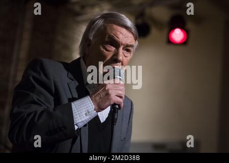 La chanteuse Salvatore Adamo se produit sur scène lors de la présentation du nouvel album de la chanteuse belge Adamo, à Bruxelles, le mercredi 14 février 2018. BELGA PHOTO LAURIE DIEFFEMBACQ Banque D'Images