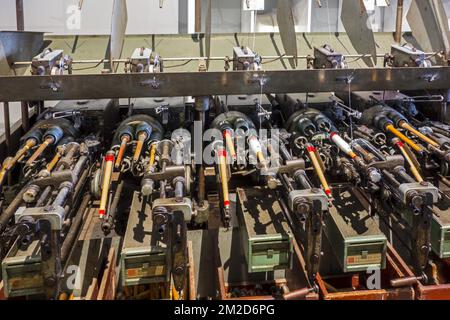 Bobines à fils sur machine à bobine en coton / filature | machine à bobiner dans filature cotonnière 11/02/2018 Banque D'Images