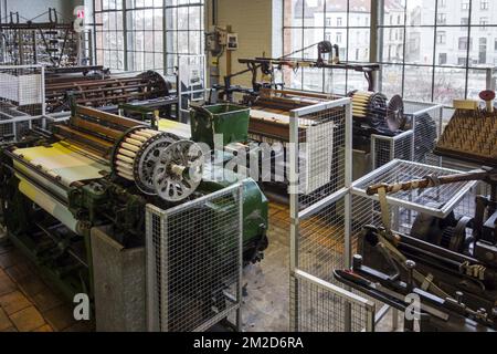 Métier à tisser mécanique volant / machine à tisser navette en coton / filature | couche à usiner mécanique dans filature cotonnière 11/02/2018 Banque D'Images