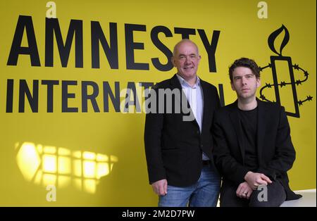 Philippe Hensmans et Wies de Graeve d'Amnesty International posent pour le photographe après une conférence de presse de l'organisation des droits de l'homme Amnesty International à Bruxelles, le jeudi 22 février 2018. BELGA PHOTO ERIC LALMAND Banque D'Images