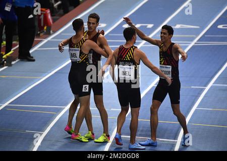 L'équipe de course « Belge Tornados » célèbre après avoir terminé troisième place à la finale de relais 4 x 400 m pour hommes aux Championnats du monde d'athlétisme en salle de l'IAAF, à Birmingham, Royaume-Uni, le dimanche 04 mars 2018. Les championnats ont lieu du 1 au 4 mars. BELGA PHOTO ERIC LALMAND Banque D'Images