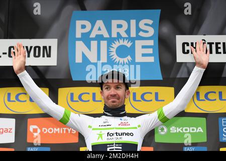 Français Pierre-Luc Perichon de l'équipe Fortuneo-Samsic photographié sur le podium de la troisième étape de l'édition 76th de la course cycliste Paris-Nice, 210km de Bourges à Chatel-Guyon, France, mardi 06 mars 2018. La course commence le 4th et se termine le 11th mars. BELGA PHOTO DAVID STOCKMAN Banque D'Images