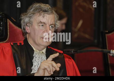 Président du tribunal Michel de Greve photographié lors de la composition du jury pour le procès assodé de Bouchra Farih, 20 ans, devant le tribunal assodé de Bruxelles-capitale, le mercredi 07 mars 2018, à Bruxelles. Farih est accusé du meurtre de son frère de quatre ans sur 1 juillet 2015, dans la maison de leurs parents à Berchem-Sainte-Agathe / Sint-Agatha-Berchem, Bruxelles. BELGA PHOTO THIERRY ROGE Banque D'Images