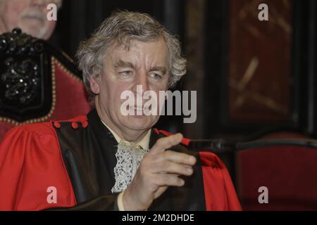 Président du tribunal Michel de Greve photographié lors de la composition du jury pour le procès assodé de Bouchra Farih, 20 ans, devant le tribunal assodé de Bruxelles-capitale, le mercredi 07 mars 2018, à Bruxelles. Farih est accusé du meurtre de son frère de quatre ans sur 1 juillet 2015, dans la maison de leurs parents à Berchem-Sainte-Agathe / Sint-Agatha-Berchem, Bruxelles. BELGA PHOTO THIERRY ROGE Banque D'Images