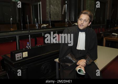 L'avocat Yannick de Vlaemynck photographié lors de la composition du jury pour le procès assodé de Bouchra Farih, 20 ans, devant le tribunal assogé de Bruxelles-capitale, le mercredi 07 mars 2018, à Bruxelles. Farih est accusé du meurtre de son frère de quatre ans sur 1 juillet 2015, dans la maison de leurs parents à Berchem-Sainte-Agathe / Sint-Agatha-Berchem, Bruxelles. BELGA PHOTO THIERRY ROGE Banque D'Images