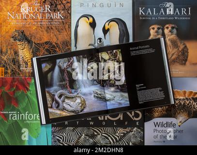 Collection de livres de table de café non-fiction sur la faune photo montrant des animaux | Premières de couture de beaux livres de nature 07/03/2018 Banque D'Images
