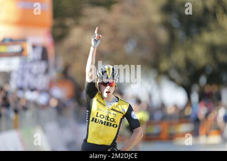 Slovène Primoz Rogall de Team LottoNL-Jumbo fête après avoir remporté la troisième étape de l'édition 53rd de la course cycliste Tirreno-Adriatico, 239km de Follonica à Trevi, vendredi 09 mars 2018, Italie. BELGA PHOTO YUZURU SUNADA Banque D'Images