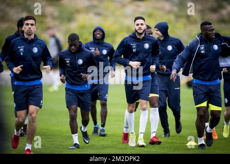 Noe Dussenne de Gent, Aboubakary Koita de Gent, Dylan Bronn de Gent et Anderson Esiti de Gent photographiés en action pendant la troisième journée du camp d'entraînement de l'équipe belge de football de première division KAA Gent, à Torrevieja, Espagne, le jeudi 15 mars 2018. L'équipe se prépare pour le Play-off 1 du championnat belge de football. BELGA PHOTO JASPER JACOBS Banque D'Images