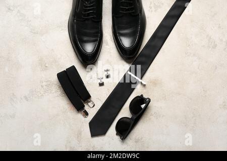 Chaussures pour homme et accessoires élégants sur fond clair Banque D'Images