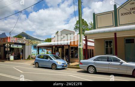 La rue principale d'Uki, près de Murwillumbah, au nord de la nouvelle-galles du Sud, en australie, montrant le supermarché, les herbes hippie et le bureau de poste Banque D'Images