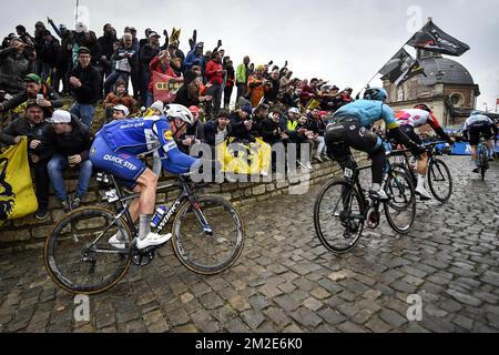 Yves Lampaert de Quick-Step Floors, Michael Valgren Andersen danois de Astana Pro Team et Tiesj Benoot belge de Lotto Soudal photographiés en action lors de l'édition 102nd de la 'ronde van Vlaanderen - Tour des Flandres - Tour de Flandre' course cycliste d'une journée, 264,7km d'Anvers à Oudenarde, Dimanche 01 avril 2018. BELGA PHOTO DIRK WAEM Banque D'Images