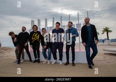 Florent Bernard, Kyan Khojandi, Orelsan, Jonathan Cohen, les invités et Harry Tordjman assistent à un photocall lors du Festival international de Cannes 1st | Florent Bernard, Kyan Khojandi, Orelsan, Jonathan Cohen, des invités et Harry Tordjman durant un photocall pendant le Festival international de Cannes 1er. 07/04/2018 Banque D'Images