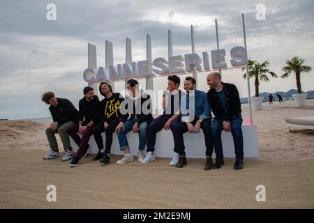 Florent Bernard, Kyan Khojandi, Orelsan, Jonathan Cohen, les invités et Harry Tordjman assistent à un photocall lors du Festival international de Cannes 1st | Florent Bernard, Kyan Khojandi, Orelsan, Jonathan Cohen, des invités et Harry Tordjman durant un photocall pendant le Festival international de Cannes 1er. 07/04/2018 Banque D'Images