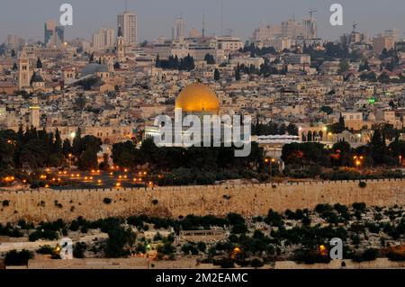 Vue en début de matinée sur Jérusalem depuis le Mont des oliviers à Jérusalem-est. Banque D'Images