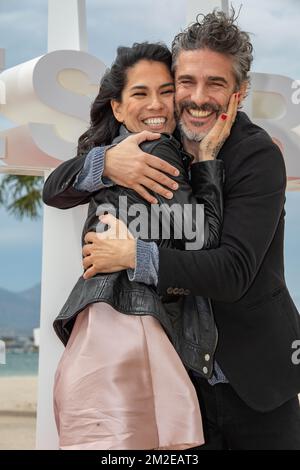 L'actrice mi Hoa Lee et l'acteur Leonardo Sbaraglia assistent à la photo Felix au Festival des séries de Cannes à Cannes. |l'actrice mi Hoa Lee et l'indicateur Leonardo Sbaraglia assistent au photocall de ' Felix ' , décors du Festival de Cannes à Cannes. 08/04/2018 Banque D'Images
