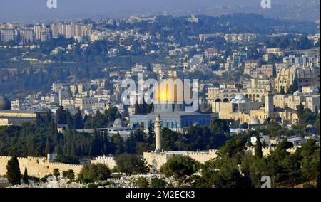 Vue en début de matinée sur Jérusalem depuis le Mont des oliviers à Jérusalem-est. Banque D'Images