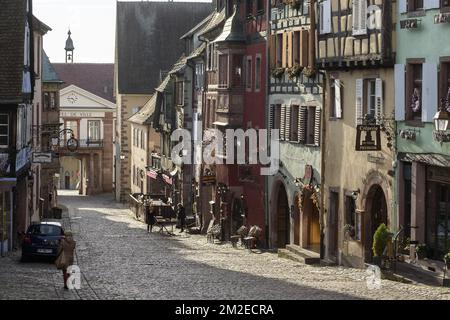 Riquewihr est une ville médiévale classée. Il est situé dans les vignobles les plus connus d'Alsace | Riquewihr est une cité medievale classee célébration nichee au sein des vignobles alsaciens 01/04/2018 Banque D'Images