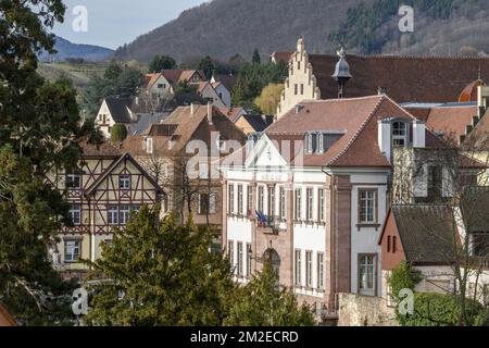 Riquewihr est une ville médiévale classée. Il est situé dans les vignobles les plus connus d'Alsace | Riquewihr est une cité medievale classee célébration nichee au sein des vignobles alsaciens 01/04/2018 Banque D'Images