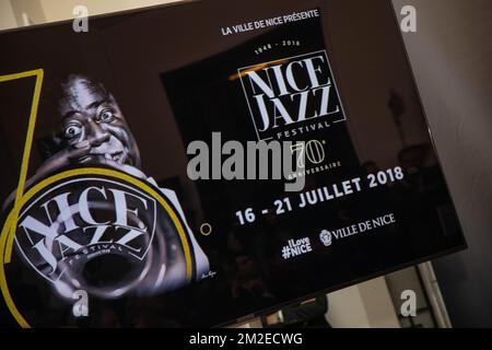 Le maire de Nice Christian Estrosi a dévoilé l'affiche du prochain Festival de Jazz de Nice qui se tiendra du 16 au 21 juillet 2018 et dont le parrain sera le jazzman Gregory porter. | le maire de Nice Christian Estrosi, à déjà l'affilé l'affiche du prochain Nice Jazz Festival qui se tiendra du 16 au 21 juillet 2018 et dont el parain sera le jazzman Grégory porter. 12/04/2018 Banque D'Images