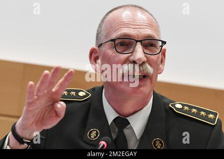 Chef de la défense, le général Marc Compernol photographié lors d'une session de la Commission de la défense de la Chambre au Parlement fédéral, à Bruxelles, le mercredi 18 avril 2018. Aujourd'hui, la commission poursuit son débat sur l'affaire F-16. BELGA PHOTO LAURIE DIEFFEMBACQ Banque D'Images