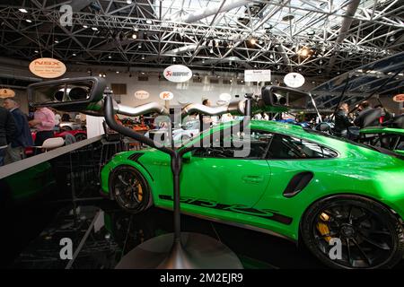 Des supervoitures du monde entier ont été exposées au Grimaldi Forum à l'occasion du Top marques, ce week-end à Monaco. | des supercars venant des quatre pièces du monde exposés au Grimaldi Forum à l'occasion du salon Top marques, ce week end à Monaco. 20/04/2018 Banque D'Images