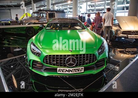 Des supervoitures du monde entier ont été exposées au Grimaldi Forum à l'occasion du Top marques, ce week-end à Monaco. | des supercars venant des quatre pièces du monde exposés au Grimaldi Forum à l'occasion du salon Top marques, ce week end à Monaco. 20/04/2018 Banque D'Images