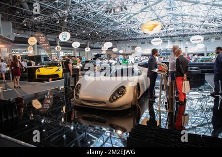 Des supervoitures du monde entier ont été exposées au Grimaldi Forum à l'occasion du Top marques, ce week-end à Monaco. | des supercars venant des quatre pièces du monde exposés au Grimaldi Forum à l'occasion du salon Top marques, ce week end à Monaco. 20/04/2018 Banque D'Images