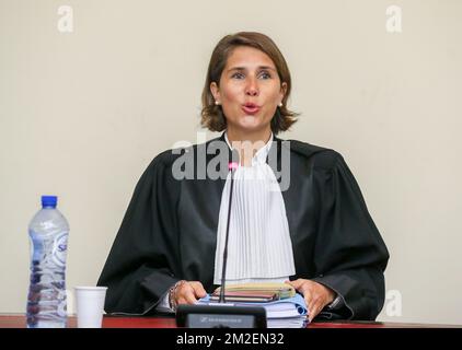 Présidente du tribunal, Marie-France Keutgen, photographiée au procès d'Abdeslam et d'Ayari pour tentative de meurtre dans un contexte terroriste, sur 15 mars dans la rue Dries - Driesstraat dans Forest - Vorst, à Bruxelles, devant le tribunal pénal de Bruxelles, le lundi 23 avril 2018. Au cours de la fusillade, cinq policiers ont été blessés et un terroriste présumé, Mohamed Belkaid, a été tué. Le tir s'est produit lors d'une fouille de l'appartement, dans le cadre de l'enquête sur les attentats terroristes de Paris. Abdeslam et Ayari n'assisteront pas au jour du jugement de son procès. BELGA PHOTO POOL - STEPHANIE LECOC Banque D'Images