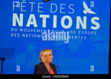 Pour 1 mai, contrairement à ses habitudes, Marine n'a pas défilé à Paris, mais a donné un rendez-vous à ses militants à Nice, A l'occasion de la réunion organisée par le mouvement Europe des Nations et des libertés (MENL).sur la photo Marine LePen | pour le 1er Mai contrairement à ses habitants, Marine ne défilait pas à Paris, mais à donner rendez-vous à ses militants à Nice, À l'occasion de la réunion organisée par le mouvement Europe des nations et des libertés (MENL) . Sur la photo Marine LePen. 01/05/2018 Banque D'Images