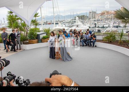Photo du film "Gueule d'Ange", avec la Directrice Vanessa Filho, l'actrice Ayline Aksoy-Etaix et l'actrice Marion Cottilard, pendant le 71 ème Festival de Cannes, au Palais des Festival de Cannes. | Photocall du film « Gueule d'Ange », avec la réalisatrice Vanessa Filho, l'actrice Ayline Aksoy-Etaix et l'actrice Marion Cottilard, durant le 71 eme Festival de Cannes, au palais des Festival à Cannes. 12/05/2018 Banque D'Images