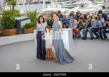 Photo du film "Gueule d'Ange", avec la Directrice Vanessa Filho, l'actrice Ayline Aksoy-Etaix et l'actrice Marion Cottilard, pendant le 71 ème Festival de Cannes, au Palais des Festival de Cannes. | Photocall du film « Gueule d'Ange », avec la réalisatrice Vanessa Filho, l'actrice Ayline Aksoy-Etaix et l'actrice Marion Cottilard, durant le 71 eme Festival de Cannes, au palais des Festival à Cannes. 12/05/2018 Banque D'Images