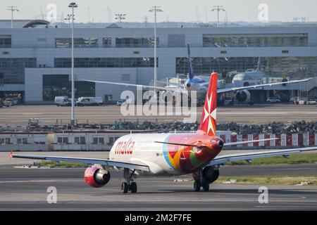 Airbus A320-214, avion à double moteur à corps étroit et passager commercial d'Air Malta à l'aéroport de Bruxelles, Zaventem, Belgique | Airbus A320-214, avion de ligne moyen-courrier de Air Malta, compagnie aérienne nationale de Malte à l'aéroport de Bruxelles-National / aéroport de Bruxelles à Zaventem, Belgique 08/05/2018 Banque D'Images