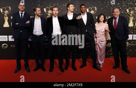 Kirsten Willem, porte-parole du Club, Devy Rigaux, chef d'équipe du Club, Ruud Vormer, Brandon Mechele, Wesley Moraes et Johan Koekelbergh photographiés sur le tapis rouge à l'arrivée pour la troisième édition du gala du joueur professionnel de football de l'année 2018, lundi 14 mai 2018, à Bruxelles. BELGA PHOTO THIERRY ROGE Banque D'Images