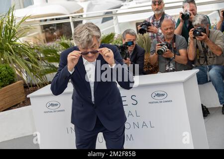 Wim Wenders assiste au photocall de ' le Pape François - Un homme de sa parole ' lors du Festival annuel de Cannes 71st au Palais des Festivals | Wim Wenders assiste au photocall de ' le Pape François - un homme de sa libération conditionnelle ' lors de la 71e édition annuelle du Festival de Cannes au Palais des Festivals . 13/05/2018 Banque D'Images