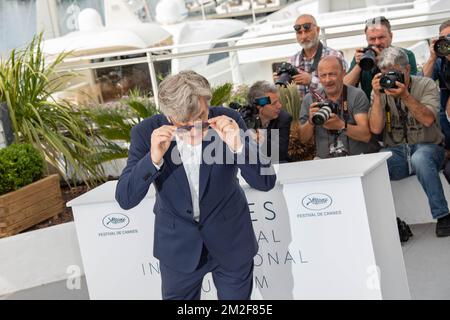 Wim Wenders assiste au photocall de ' le Pape François - Un homme de sa parole ' lors du Festival annuel de Cannes 71st au Palais des Festivals | Wim Wenders assiste au photocall de ' le Pape François - un homme de sa libération conditionnelle ' lors de la 71e édition annuelle du Festival de Cannes au Palais des Festivals . 13/05/2018 Banque D'Images
