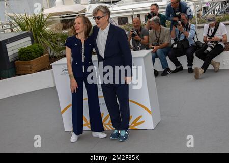 Le réalisateur Wim Wenders et sa femme Donata Wenders assistent au photocall du Pape François - Un homme de sa parole, lors du Festival annuel de Cannes 71st au Palais des Festivals | Wim Wenders et sa femme Donata Wenders assistent au photocall de ' le Pape François -un homme de sa libération conditionnelle ' lors de l'édition 71e annuelle du Festival de Cannes au Palais des Festivals . 13/05/2018 Banque D'Images