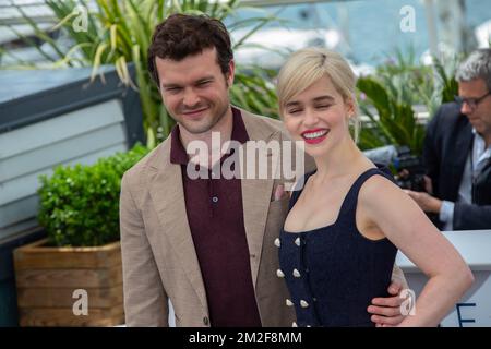 Alden Ehrenreich et Emilia Clarke assistent au photocall de 'olo: A Star Wars Story' lors du Festival annuel de Cannes 71st au Palais des Festivals|Alden Ehrenreich et Emilia Clarke assistent au photocall de 'olo : A Star Wars Story' lors du 71e Festival de Cannes au Palais des Festivals 15/05/2018 Banque D'Images