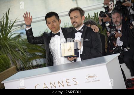 Le directeur australien Charles Williams (R), Le court-métrage Palm d'Or a remporté le prix de son film « toutes ces créatures » avec Wei Shujun (L) lauréat du prix de mention spéciale pour son film « Border » au photocall le Palme d'Or gagnant lors du Festival de Cannes 71st au Palais des Festivals |le réalisien australien Charles Williams (à droite), court-métrage Palm d'Or pour son film 'toutes ces créaturess' pose avec Wei Shujun (à gauche), lauréat d'une mention spéciale pour son film 'Border'. au photocall de la Palme d'Or lors du 71e Festival de Cannes au Palais des Festivals. 19/05/2018 Banque D'Images