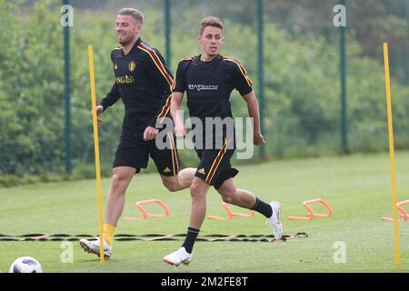 Toby Alderweireld en Belgique et Thorgan Hazard en Belgique photographiés lors d'une séance de formation de l'équipe nationale belge de football Red Devils, le mercredi 23 mai 2018, à Tubize. Au début de la semaine, l'entraîneur-chef a annoncé les 23 joueurs sélectionnés pour la prochaine coupe du monde de la FIFA 2018 en Russie. BELGA PHOTO BRUNO FAHY Banque D'Images