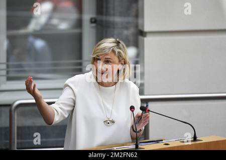 Ministre flamand de l'éducation, Hilde Crevits, photographié lors d'une session plénière du Parlement flamand à Bruxelles, le mercredi 30 mai 2018. BELGA PHOTO JASPER JACOBS Banque D'Images