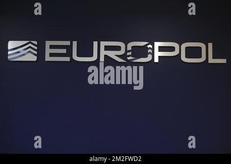 Logo Europol photographié lors d'une visite de travail du Premier ministre belge et ministre de l'intérieur au siège d'Europol (Office européen de police) à la Haye, aux pays-Bas, le mercredi 06 juin 2018. BELGA PHOTO NICOLAS MATERLINCK Banque D'Images