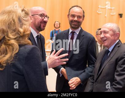 La ministre française de la Justice Nicole Bellobet, le Premier ministre belge Charles Michel, Le Premier ministre français Edouard Philippe et le ministre français de l'intérieur Gerard Collomb photographiés lors d'une visite du nouveau palais de justice français avant une rencontre bilatérale entre les premiers ministres français et belge sur la coopération entre les deux pays pour plus de sécurité intérieure et la lutte contre le terrorisme, Lundi 11 juin 2018, à Paris, France. BELGA PHOTO BENOIT DOPPAGNE Banque D'Images