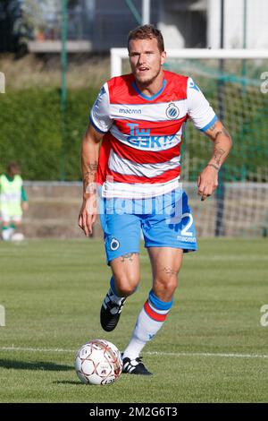 Alexander Scholz du Club lutte pour le ballon lors d'un match amical, le premier de la nouvelle saison 2018-2019 pour le Club Brugge, entre KFC Heist et le Club Brugge, à Heist-aan-Zee, le vendredi 22 juin 2018. BELGA PHOTO KURT DESPLENTER Banque D'Images