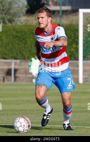 Alexander Scholz du Club lutte pour le ballon lors d'un match amical, le premier de la nouvelle saison 2018-2019 pour le Club Brugge, entre KFC Heist et le Club Brugge, à Heist-aan-Zee, le vendredi 22 juin 2018. BELGA PHOTO KURT DESPLENTER Banque D'Images